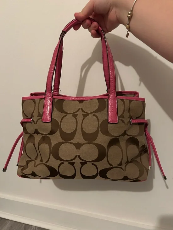 Pink Coach - Picture 2 of 2